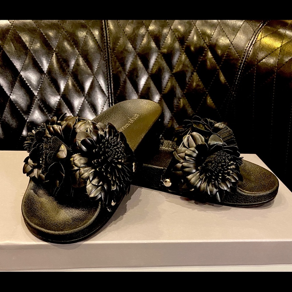 Steve Madden Floral Appliqué Sandals size 6